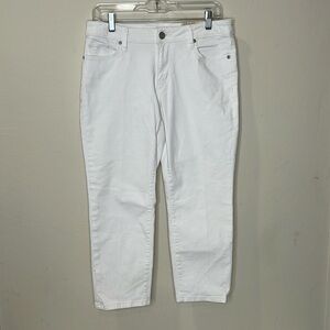 Ann Taylor LOFT White Curvy Crop Contoured to flatter hip and thigh